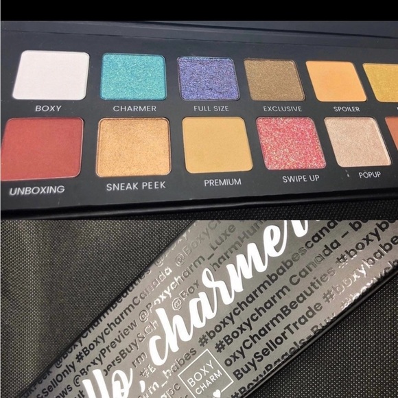 Makeup Palette + Lipstick - Picture 3 of 3